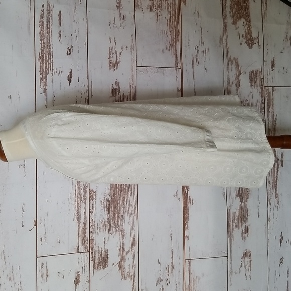 Chico’s White Eyelet Tunic - Picture 6 of 13